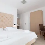 Royal 2 Podstrana * 스플리트