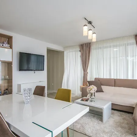 Royal 2 Podstrana بيت للعطل