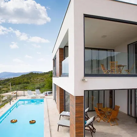 Royal 2 Podstrana * سبليت