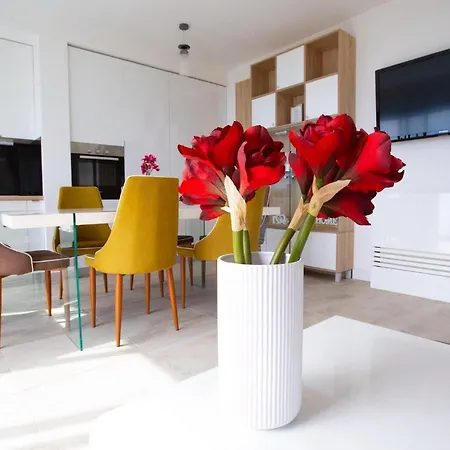 Royal 2 Podstrana بيت للعطل *