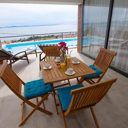 Royal 2 Podstrana سبليت