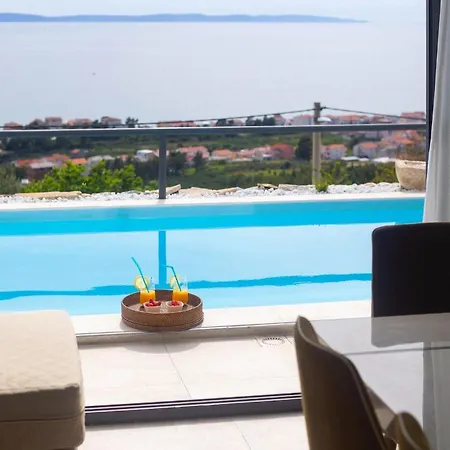 Royal 2 Podstrana * سبليت