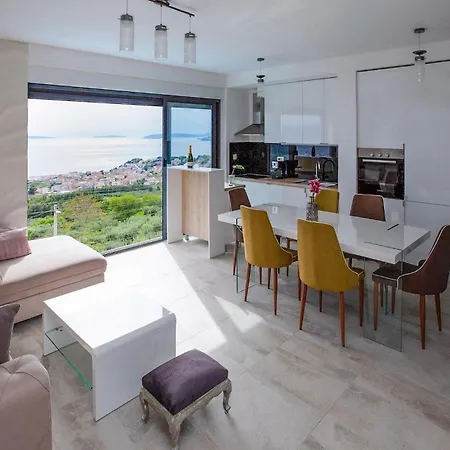 Royal 2 Podstrana Ferienhaus Split