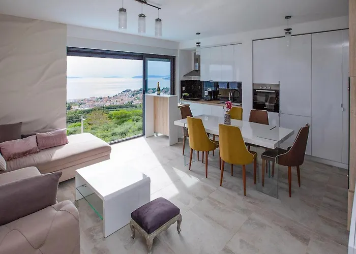 Royal 2 Podstrana Holiday home Split